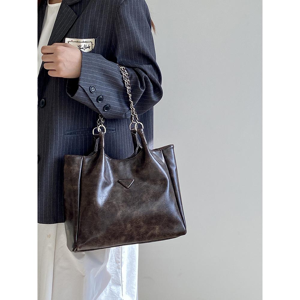 IELGY Autumn Winter Retro Commuter Large Capacity Chain Tote Bag
