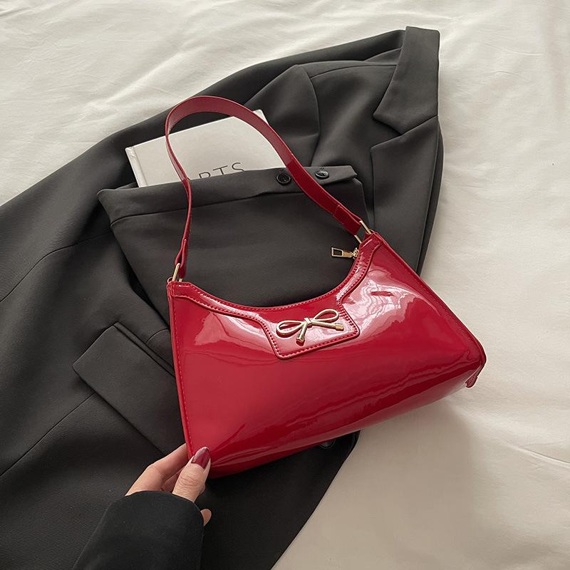 

Smooth Mirror Fashi Persalized Underarm Bag for Women 2026 New Texture Bow Commuter Crescent Bag червоний