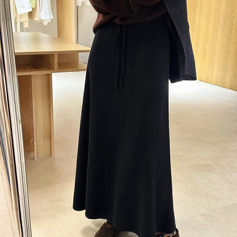 Měkká a lepkavá vlněná pletená sukně pro ženy Nová elastický pas Šněrovací Všestranná Středně dlouhá Sukně s velkým lemem