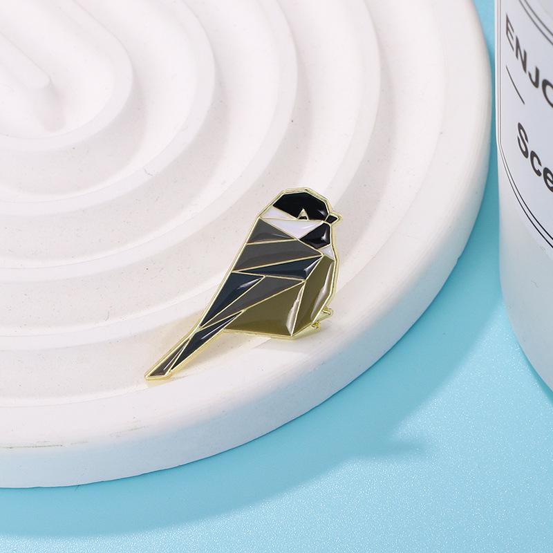 Geometric Line Enamel Alloy Brooch Cartoon Sparrow Bird Lapel Pin for Clothes Backpack Decoration Adjustable Anti-slip Badge Accessory
