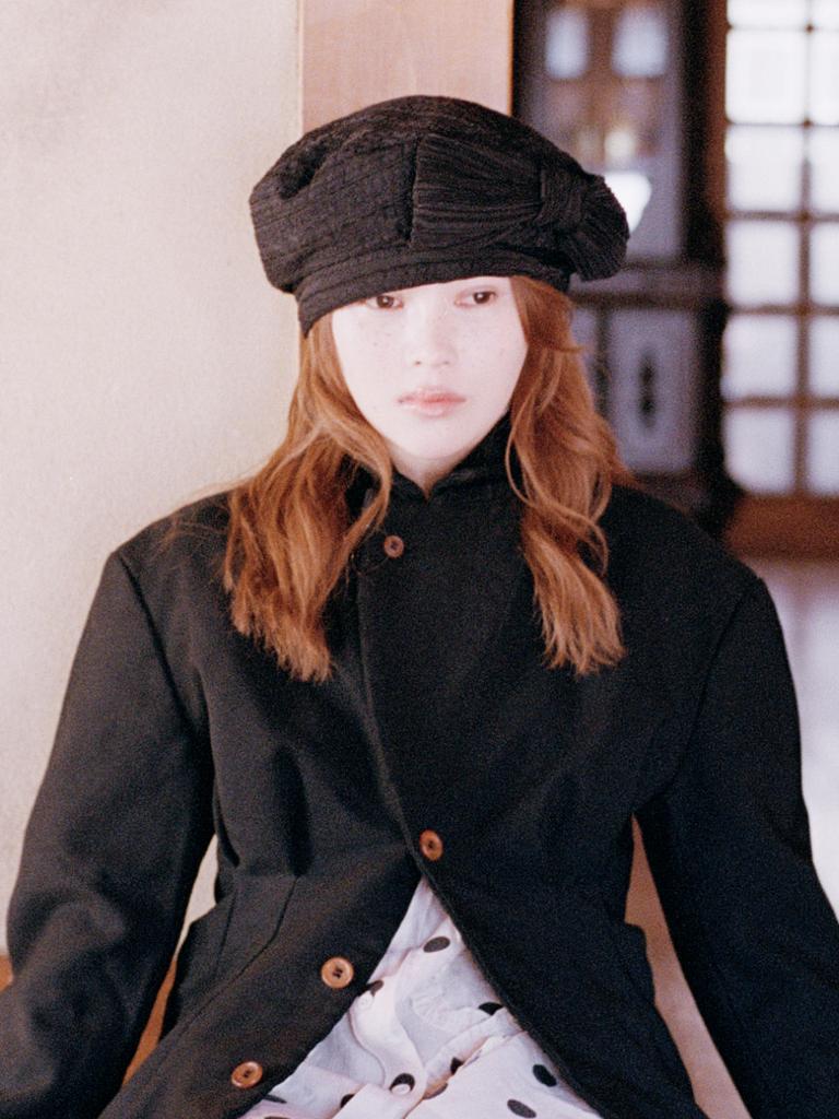 Poejidam Stripe Bow Beret In Sheer Black