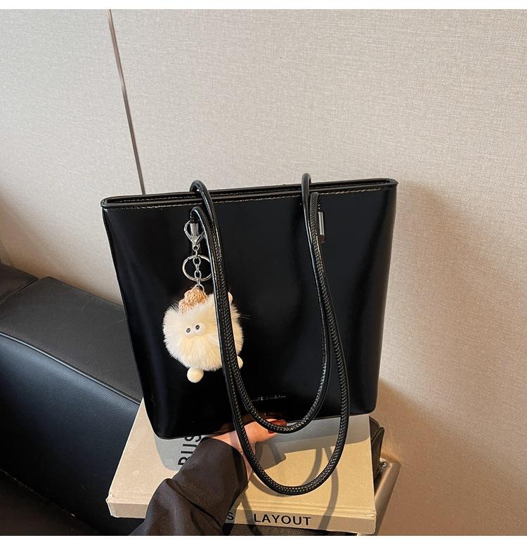 Spring and Summer New Fashionable Large-capacity Portable Shoulder Bag Large-capacity Tote Underarm Commuter Bag