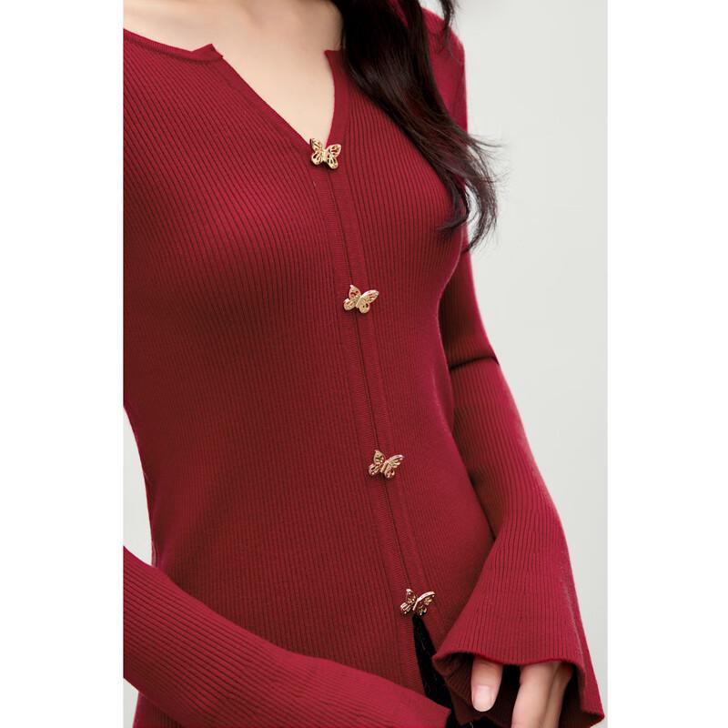 Qiusishui Yiren Classic V-Neck Knitted Top with Metal Buckle