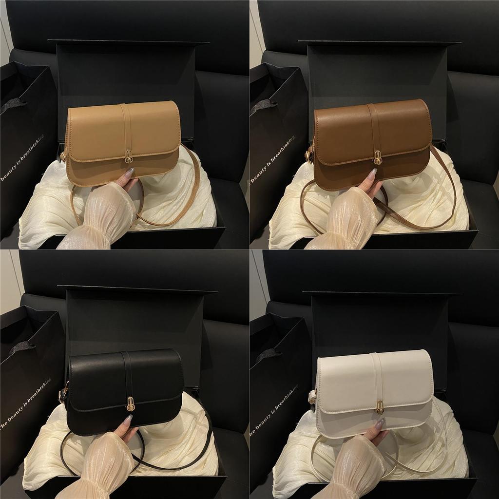 Borsa a Sella in Ecopelle con Tracolla a Catena e Chiusura a Pattina per Uso Quotidiano da Donna