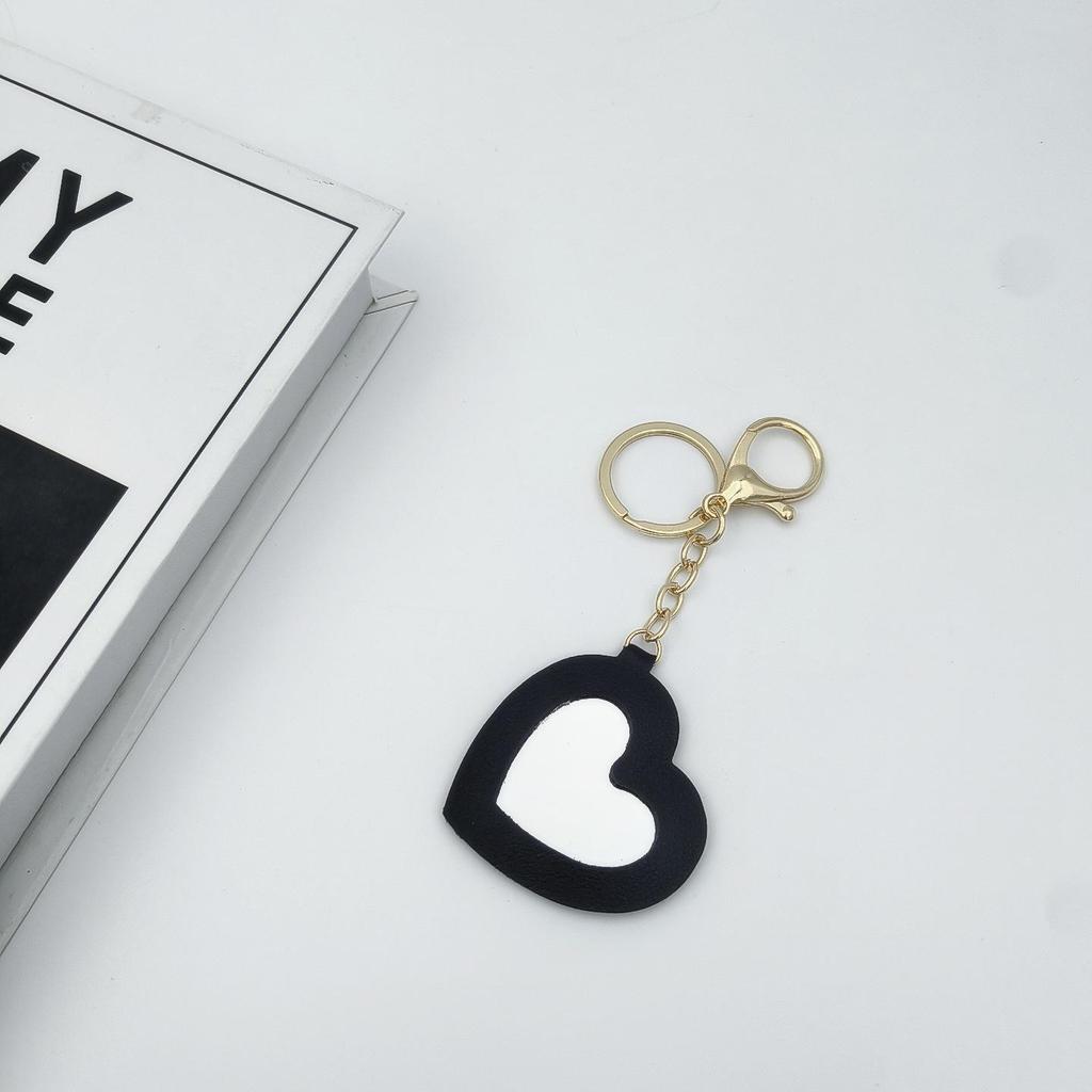 Přenosné pouzdro na rtěnku ve tvaru srdce s ochrannou kůží a roztomilou klíčenkou s přívěskem