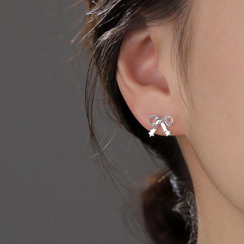 Niche Design Star Bow Earrings: Elegant & Trendy Studs for Women 2025.