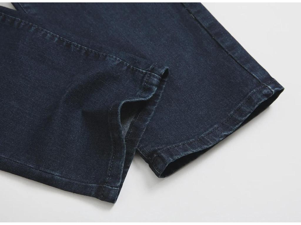 Herrenjeans im Slim Fit mit elastischem Cross-Border-Schnitt und nostalgischem Denim