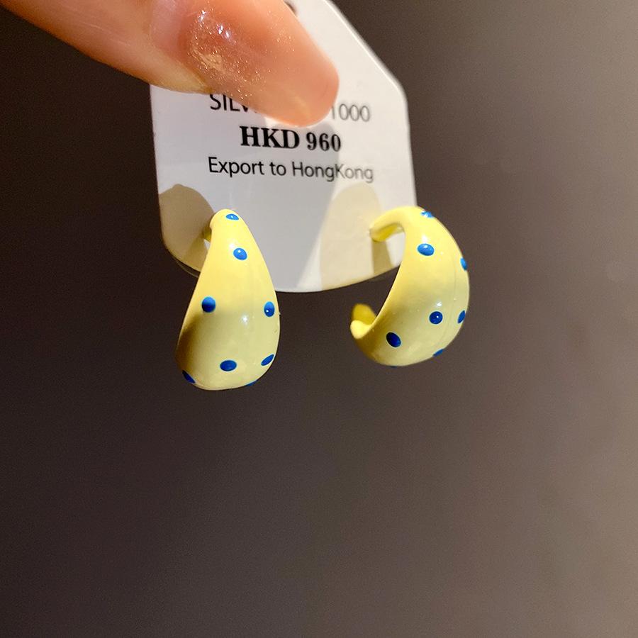 

Holiday wind dopamine silver needle dripping oil C-shaped stud earrings sweet small fresh temperament earrings niche high-end earrings