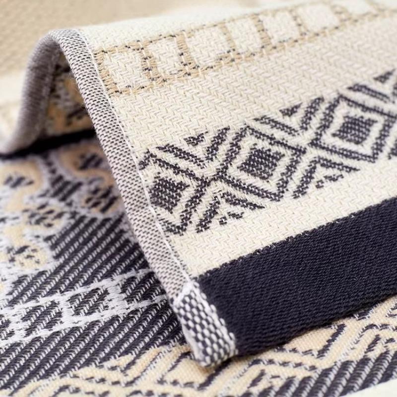 70 X 140cm Jacquard Pattern Breathable Gauze Bath Towel, 100% Cotton Four Layer Gauze Breathable Towel ,Soft Absorbent Large Bath Towel for Home, 1pc