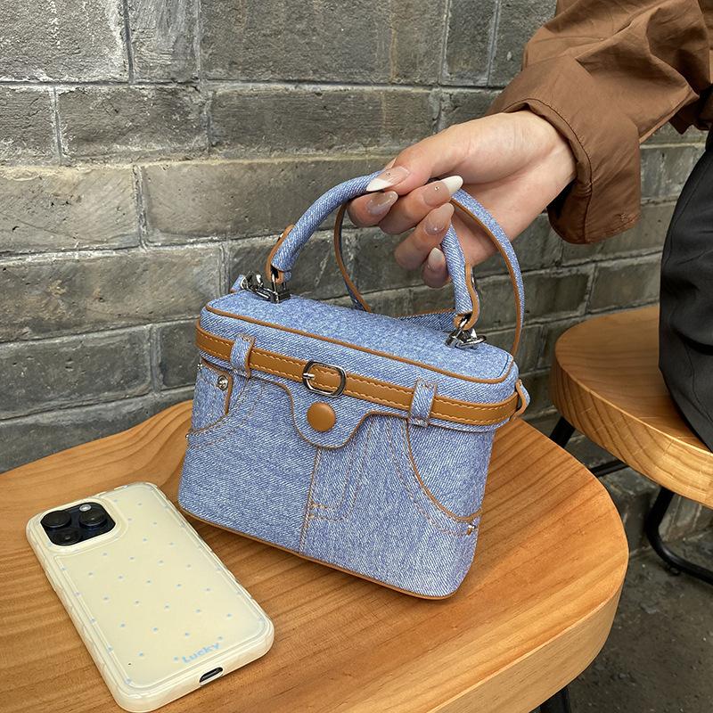 Niche Design Bag Women's 2026 New Fashion Denim Single Shoulder Messenger Bag Simple Small Square Bag