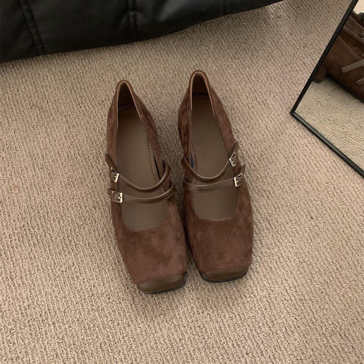 

Square head double-breasted Mary Jane shoes for women s spring and autumn 2025 new gentle matching skirt thick heel light mouth single shoes 39