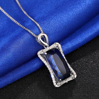 Huitan Luxus Glänzender CZ Damen Anhänger Halskette Zinklegierung Farbe/Roségold Farbe für Hochzeitsfeier Täglicher Trendiger Schmuck Zirkon