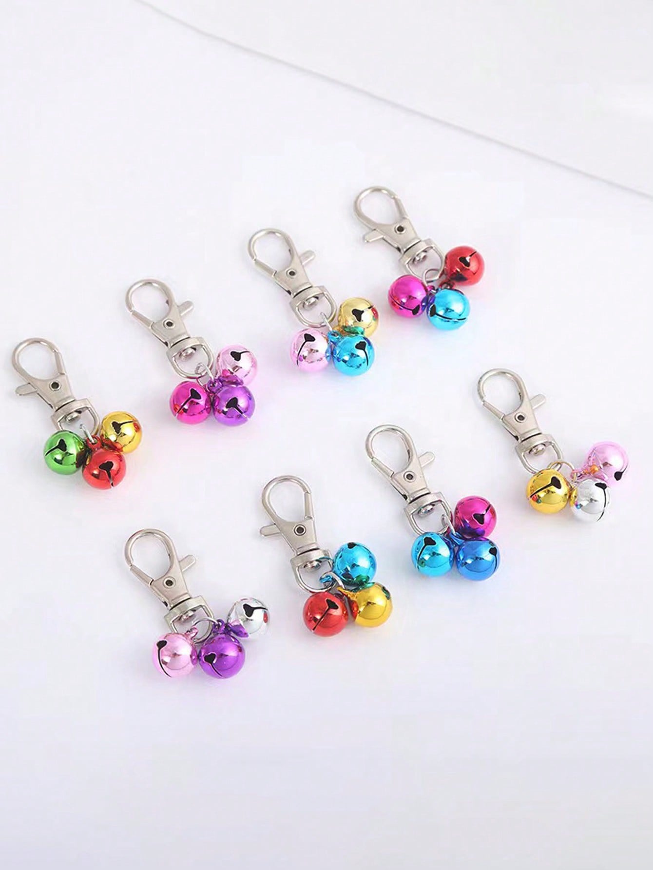 

1 подвеска-колокольчик случайного цвета синий