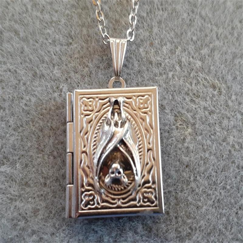 

Gothic Exquisite Geometry Stereo Vampire Bat Relief Book Pendant Necklace for Women Men Halloween Party Jewelry Accessories Gift