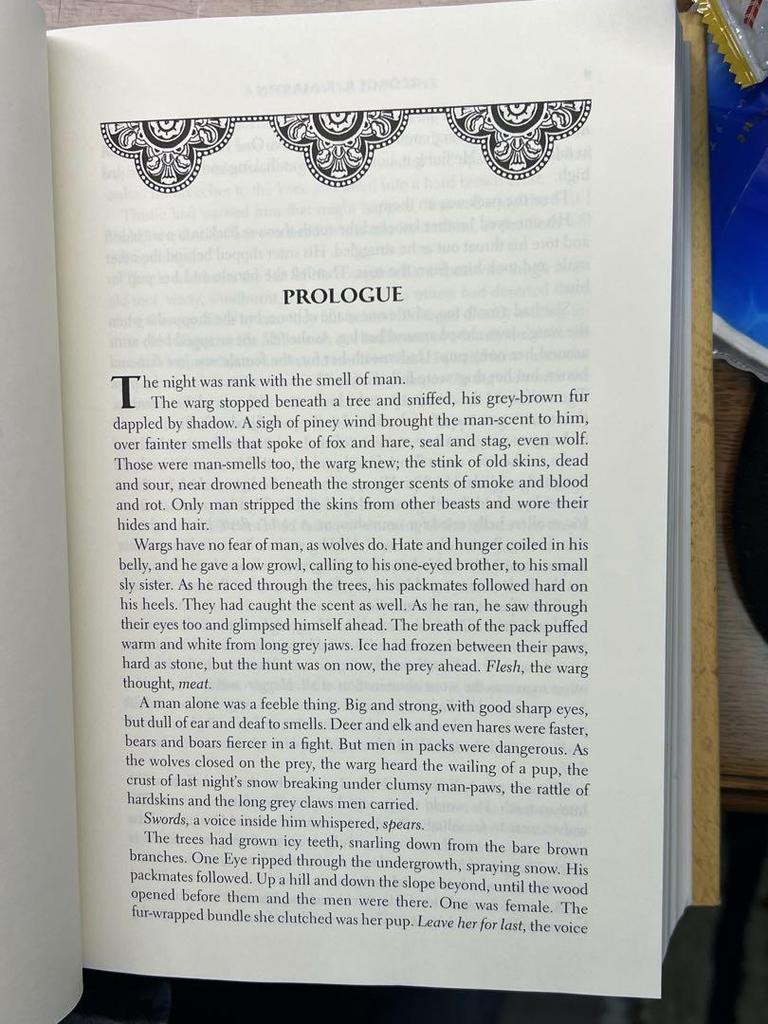 [USED] Original book "A Song of Ice and Fire (Part 5)" A Dance with Dragons Large book (foreign book)