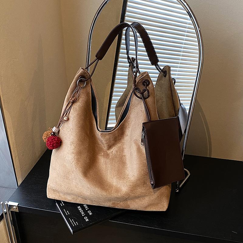 Bag Women's Large Capacity 2025 New Autumn and Winter Matte Retro Shoulder Bag Casual Work Commuter Child and Mother Tote Bag