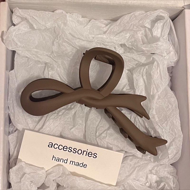 Gradient Bowknot Acrylic Hair Clip - Shark Design for Autumn/Winter 2023