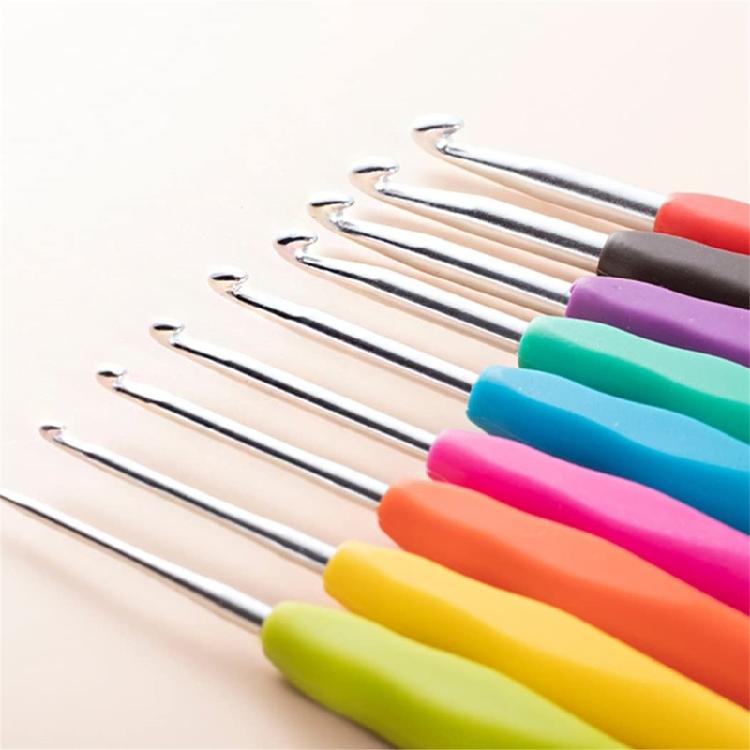 Quality Crochet Hooks 37pcs Set with Ergonomic Silicone Handles Fine Finish