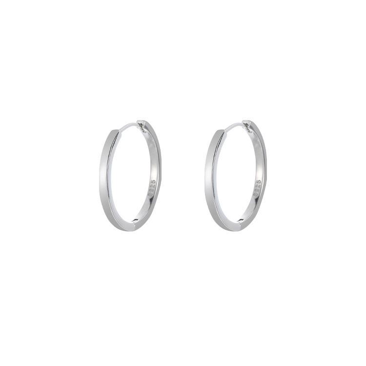 Summer 2022 Trend: Women's Plain Hoop Earrings, Ear Clips, and Cuffs