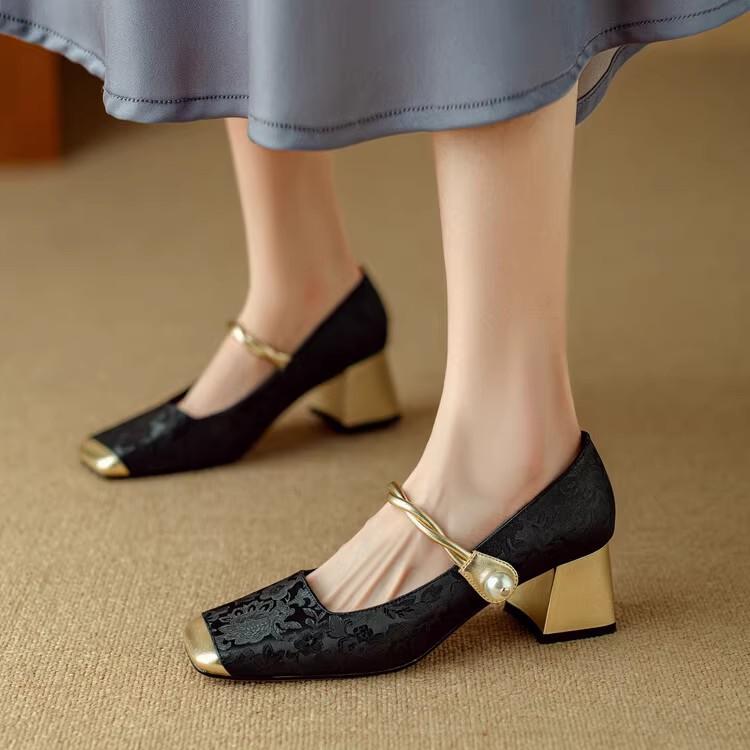Vysoké podpatky nový čínský styl se sukní středně silný podpatek jednobarevné boty dámské 2025 nové jaro a léto francouzské Mary Jane večerní boty