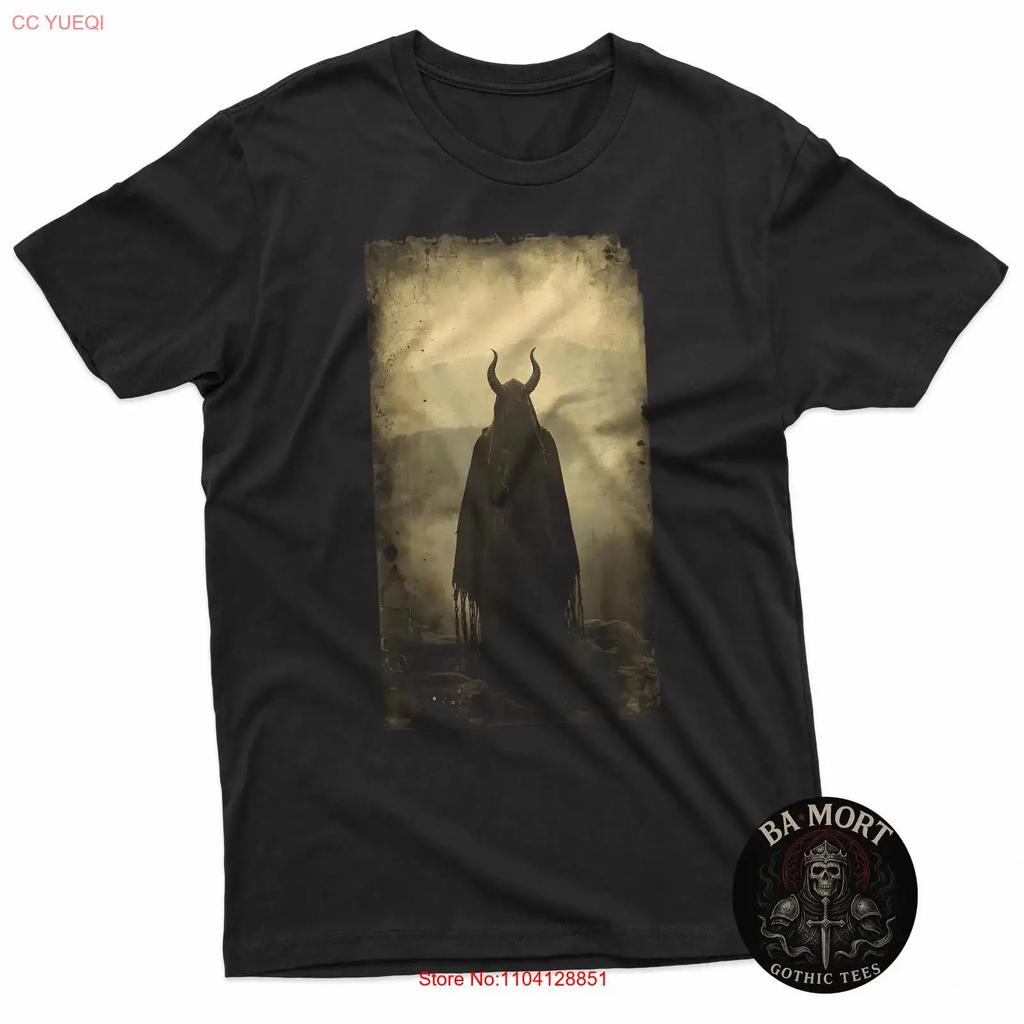 Vintage Gothic Cloaked Figure Dark Horror Aesthetic Art T Shirt Vintage Washed Fashion Stylish Top For Everyday Wear Versatile