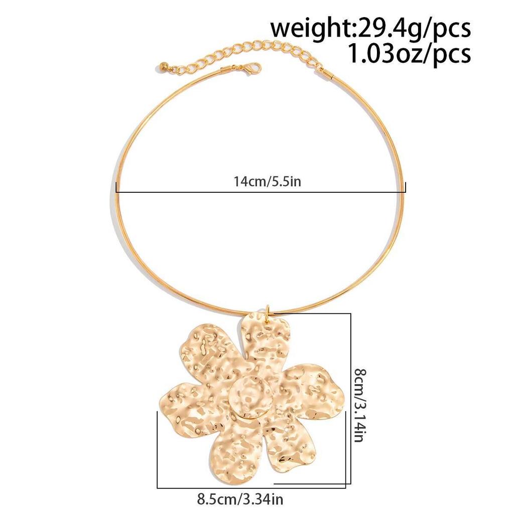 Salircon Exaggerated Large Flowers Petal Collar Necklace for Women Trend Vintage Irregular Gold Color Choker Punk Jewelry Gift