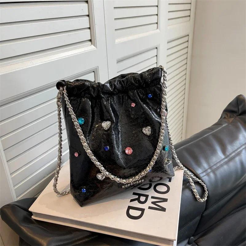 Solide PU Silber Umhängetaschen Großes Fassungsvermögen Nähgarn Hochwertige Ketten Handtaschen für Frauen Mode Pendeln