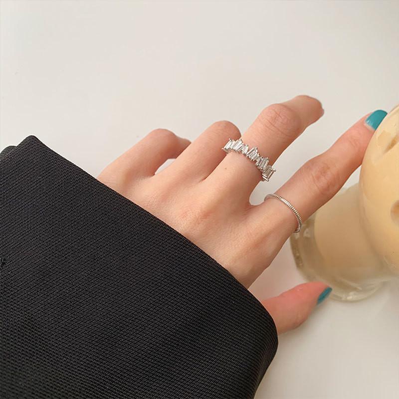 925 Adjustable Exquisite Silver Ring With Twinkling Crystal For Everyday Wear Or Gifts