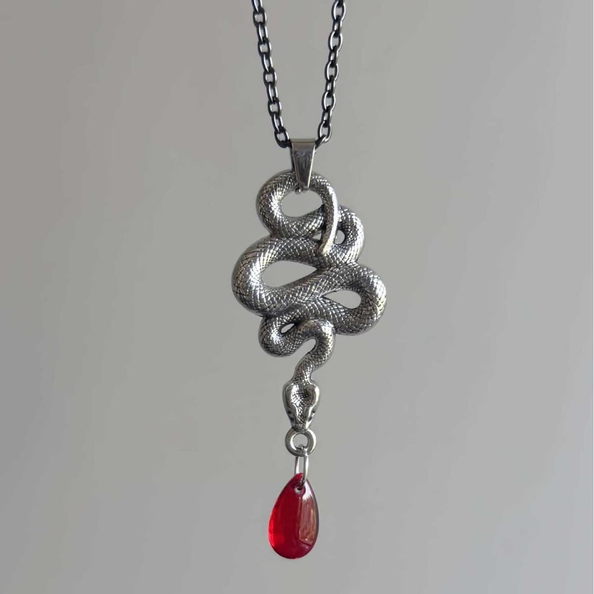 

Gothic Retro Sliver Color Snake Red Venom Water Drop Tassel Pendant Necklace for Women Halloween Witch Jewelry Accessories Gifts