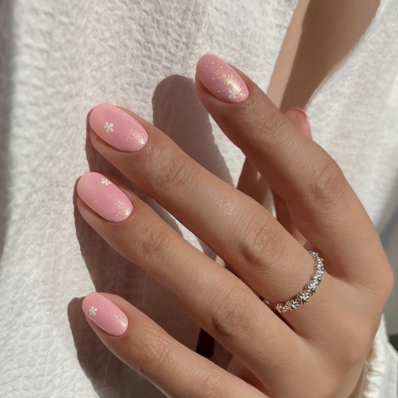 Simple and fresh flower wearing nail short short round manicure fake nail glitter explosive flash wearable nail piece