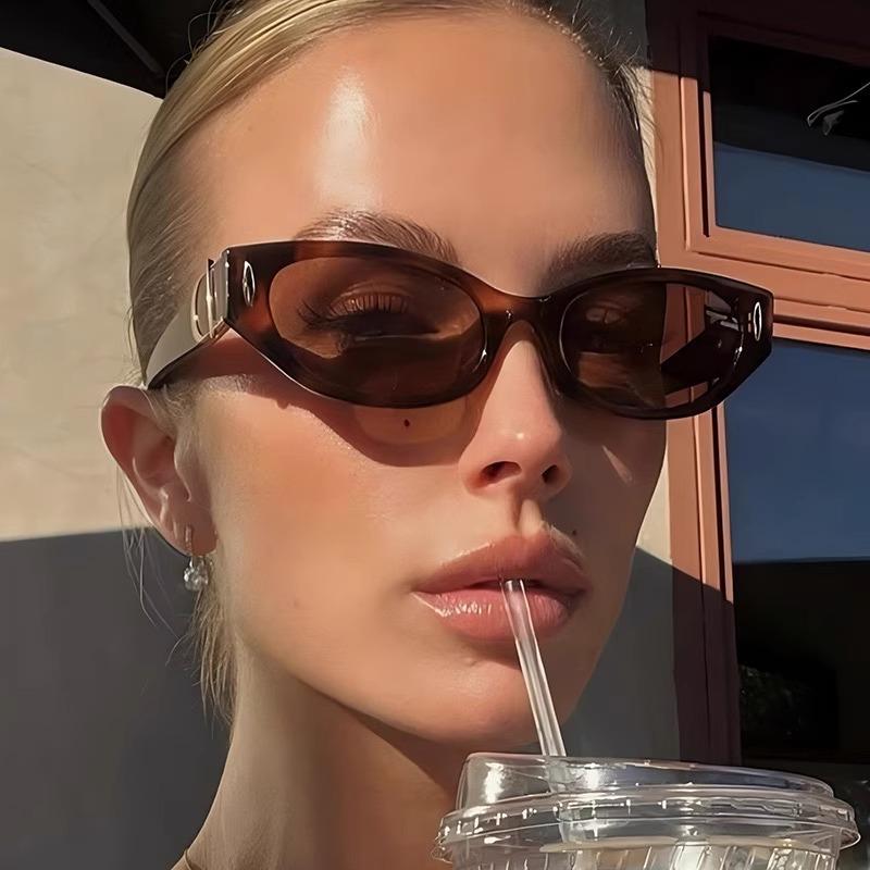 Y2K Vintage Cat Eye Sunglasses Women Men Luxury Designer Sun Glasses Punk Outdoor Driving Rivet Shades UV400 Protection