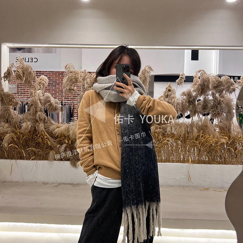 Autumn and winter new casual fashion sense versatile thickened shawl Guochao warm imitation cashmere gradual change contrasting color cape scarf