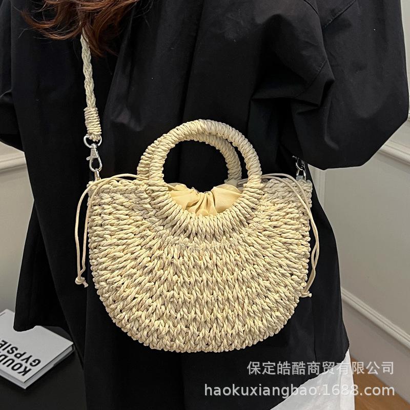 Woven straw bag women's 2025 new niche design high-end messenger bag seaside popular portable tote bag