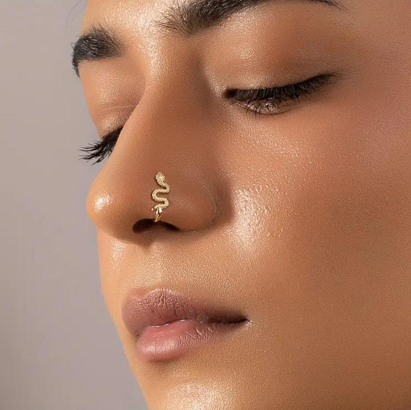 U-Shaped Snake Nose Clip: Stylish Fake Nose Stud Piercing Jewelry for Men and Women.