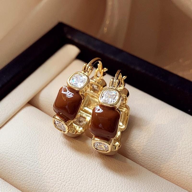 Maillard Retro Coffee Earrings Vintage Hong Kong Luxury Studs Chic Versatile Accessories for Women