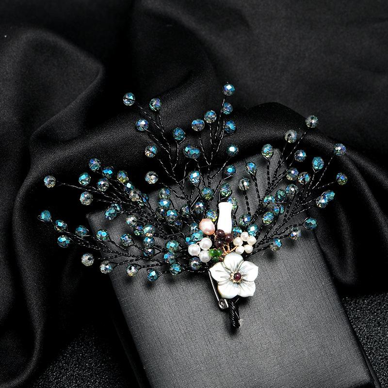 Natural crystal shell flower brooch women's high-end atmospheric retro elegant brooch jacket suit pin handmade jewelry