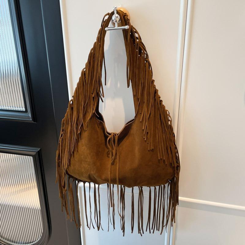 Retro large-capacity bag women's new commuter versatile shoulder underarm bag fashionable fringed tote bag