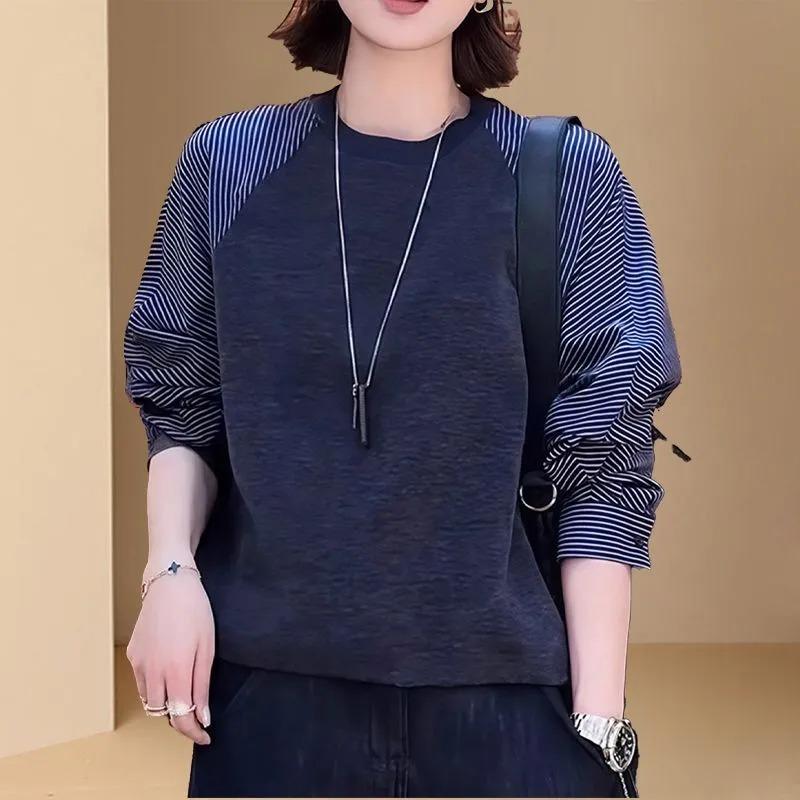 Striped Patchwork Round Neck Sweatshirt for Women in Autumn Loose and Versatile Western Style Age-reducing Top