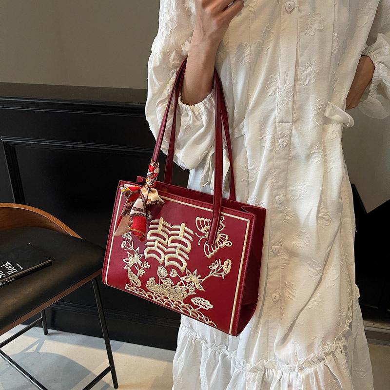 Bags Women's Bags 2025 New Chinese Embroidered Wedding Tote Ins Stylish Retro Large Capacity Shoulder Tote Bag