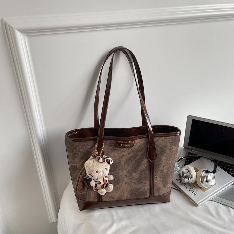 Commuter tote bag women's new retro fashion casual large capacity armpit bag high value shoulder bag