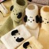 1 Paar Korallen samtige niedliche Plüsch Herbst Winter Bodensocken Bequeme Cartoon Hunde Flauschige Fuzzy Nerz Socken