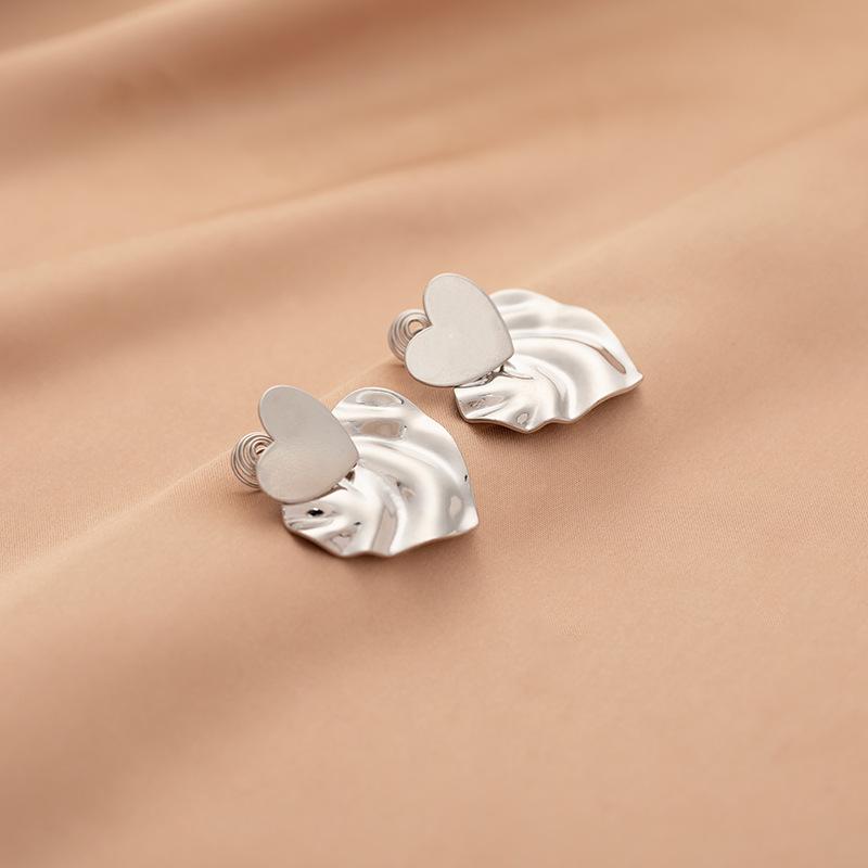 New Metal Heart-shaped Earrings Stylish Mosquito-repellent Holder Without Ear Holes Ear Clips