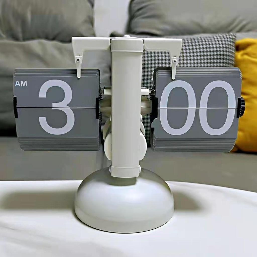 European Retro Flip Clock Table Ornament – Wang Ziru Style