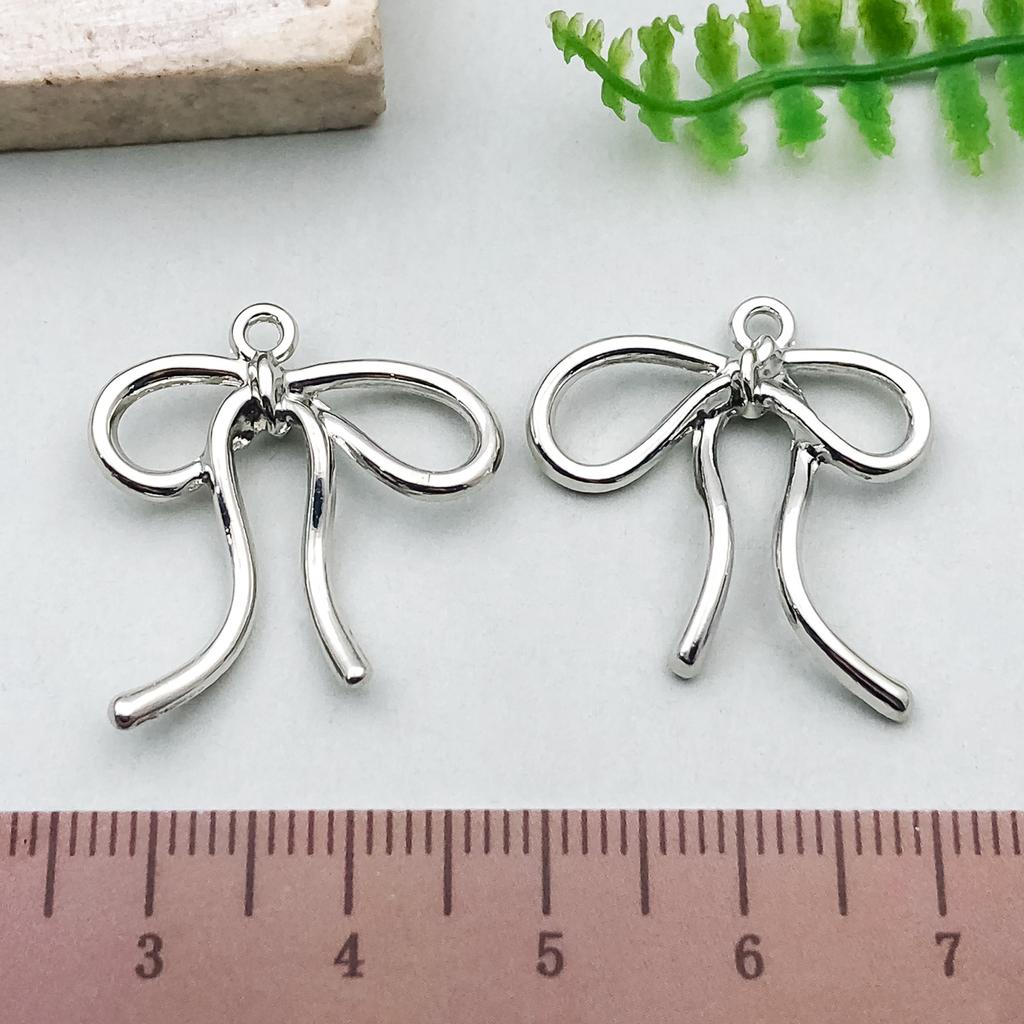 Hängender Vergoldeter Farbechthaltender Diy Schleife Hohl Anhänger Anhänger, Legierung Halskette, Armband, Ohrringe, Handgefertigter Schmuckzubehör