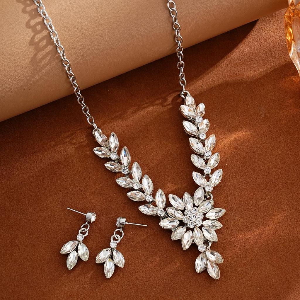 European & American High-Design Vintage Floral Necklace & Earrings Bridal Set