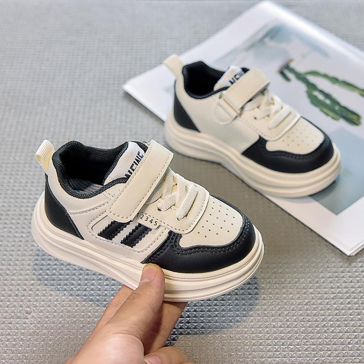 

Детская спортивная обувь Маленькие белые туфли для девочек 2025 весна и осень новые студенческие Повседневные кеды для мальчиков мягкая подошва 22