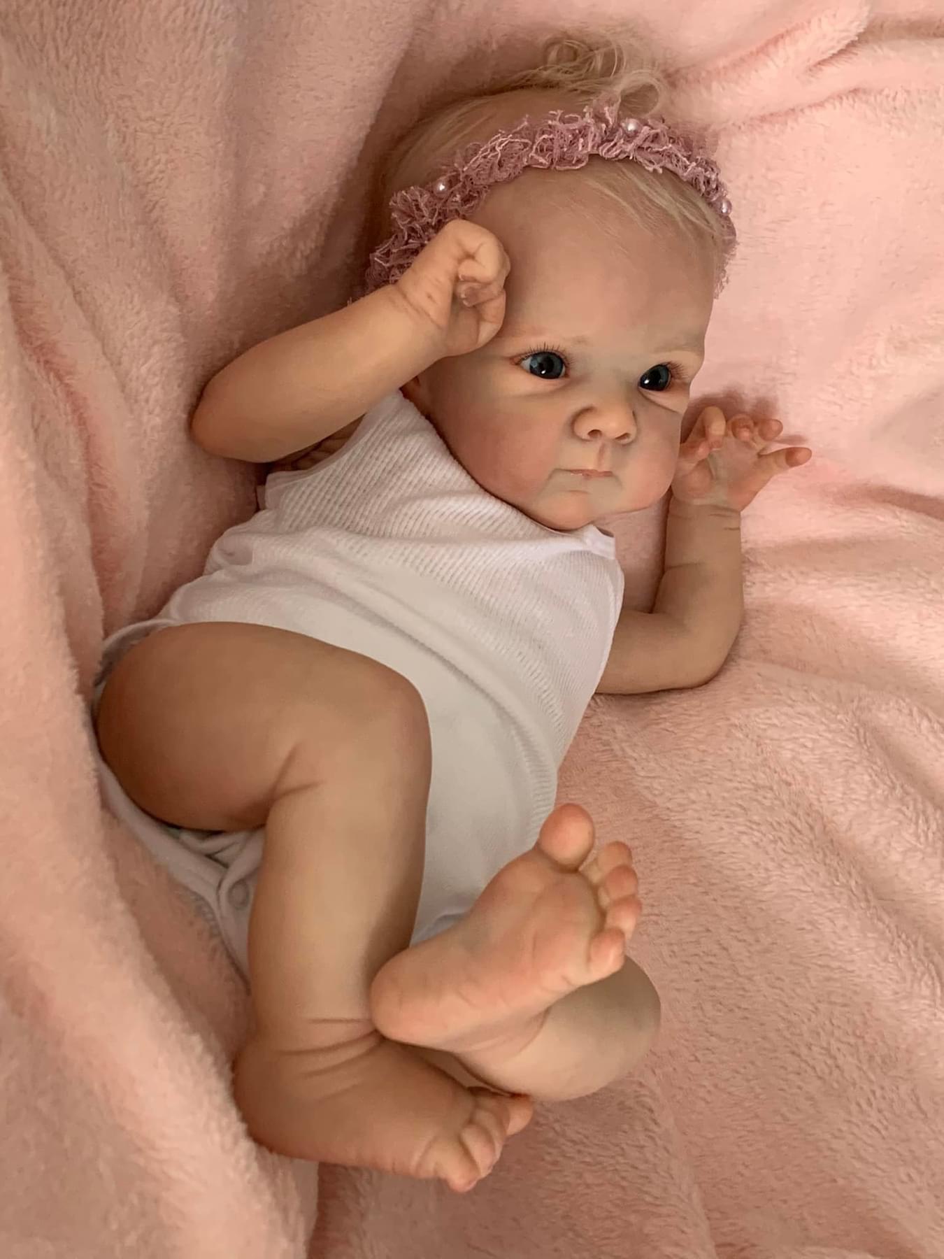 18-inch Bettie Reborn Simulation Baby Doll - One-Piece Delivery 18 inch