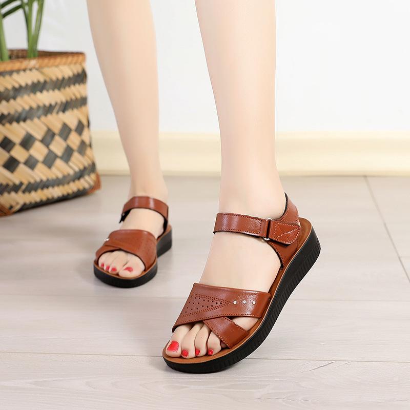Clearance Leather Middle-aged and Elderly Mother Sandals Soft Sole Non-slip and Wear-resistant, Light and Comfortable Flat Heel Women's Cool Slippers
