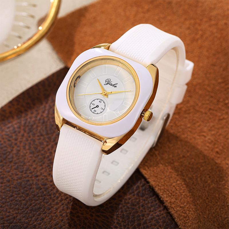 Elegante Modische Damen-Quadrat-Quarzuhr mit Silikonarmband