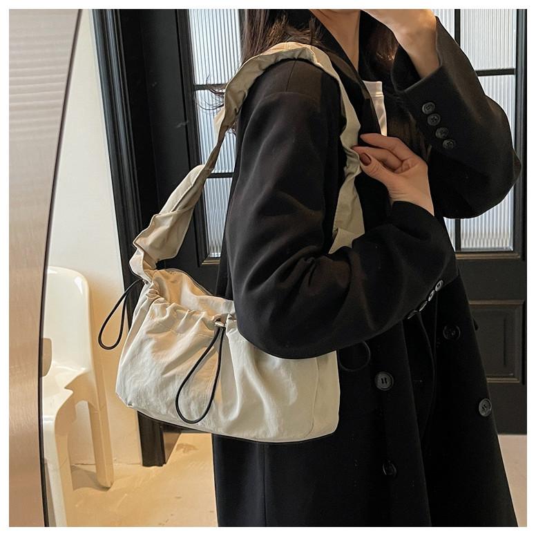 IELGY Casual One-Shoulder Large-Capacity Canvas Bag Commuter Messenger